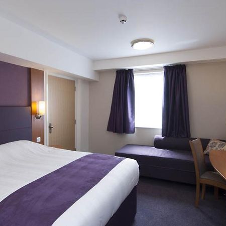 Premier Inn Manchester - Handforth Buitenkant foto
