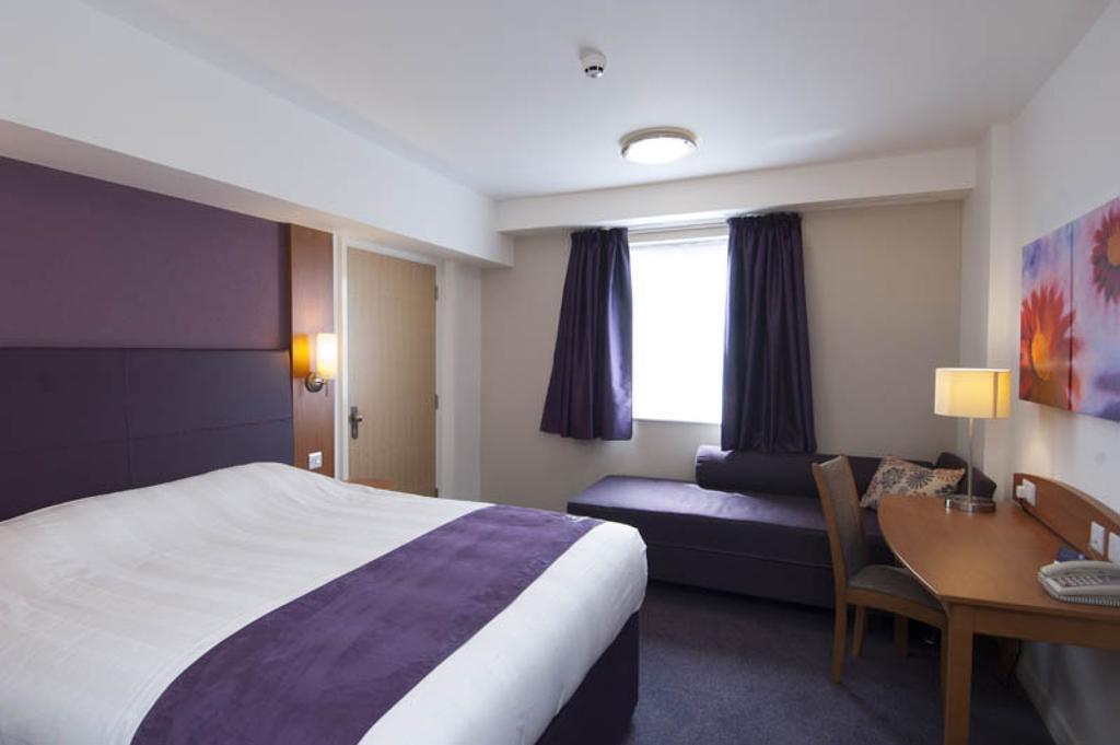 Premier Inn Manchester - Handforth Buitenkant foto