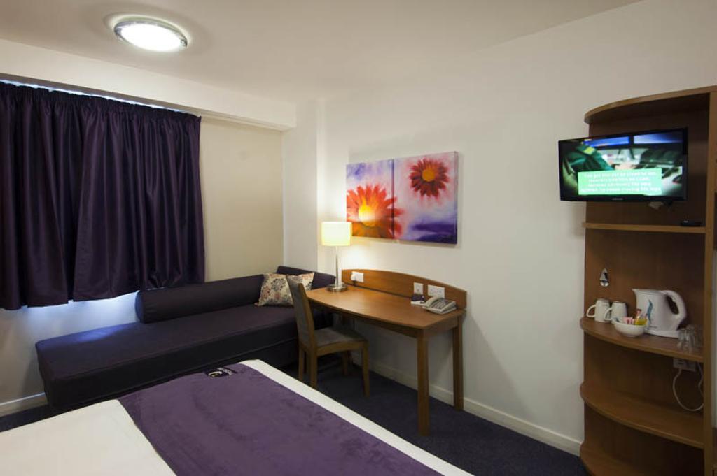 Premier Inn Manchester - Handforth Buitenkant foto