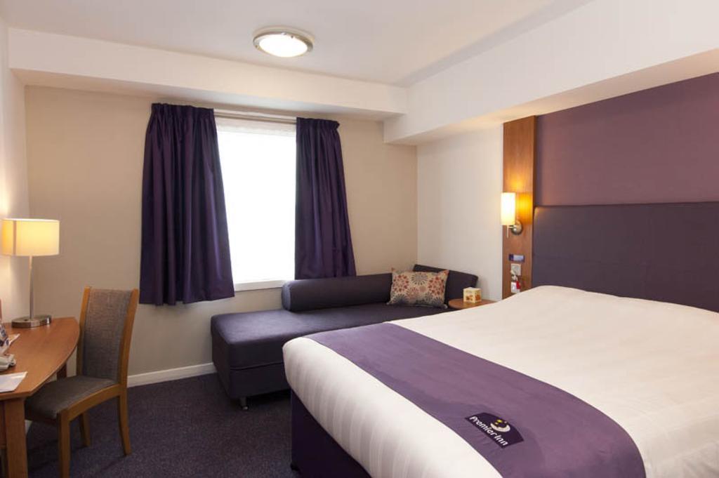 Premier Inn Manchester - Handforth Buitenkant foto
