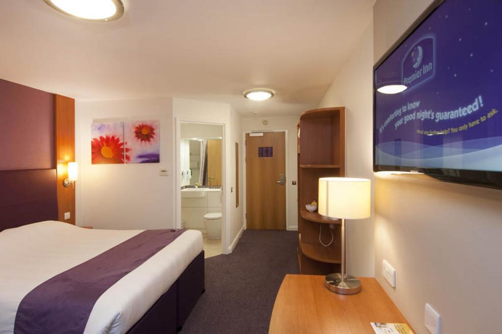 Premier Inn Manchester - Handforth Buitenkant foto